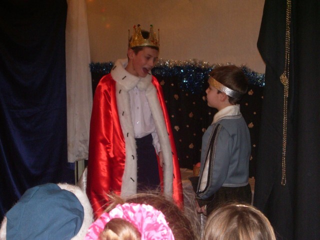 Рождественский спектакль - король и принц